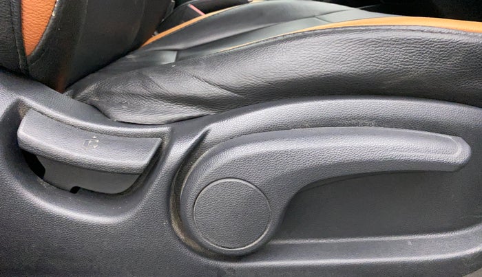 2018 Hyundai Elite i20 ASTA 1.2 (O), Petrol, Manual, 88,600 km, Driver Side Adjustment Panel