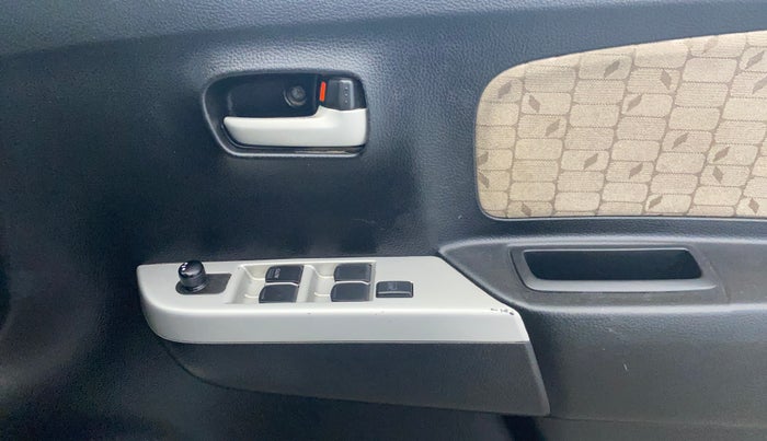 2015 Maruti Wagon R 1.0 VXI, Petrol, Manual, 63,975 km, Driver Side Door Panels Control