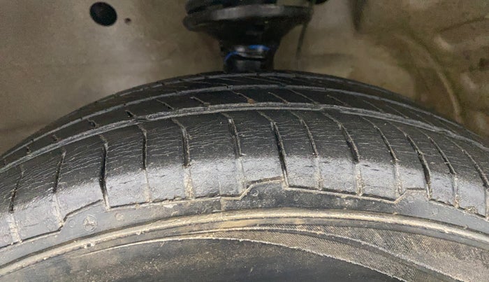 2015 Maruti Wagon R 1.0 VXI, Petrol, Manual, 63,975 km, Left Front Tyre Tread