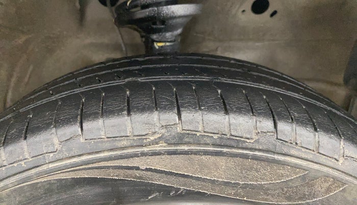 2015 Maruti Wagon R 1.0 VXI, Petrol, Manual, 63,975 km, Right Front Tyre Tread