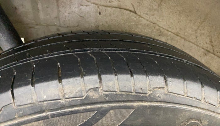 2015 Maruti Wagon R 1.0 VXI, Petrol, Manual, 63,975 km, Right Rear Tyre Tread