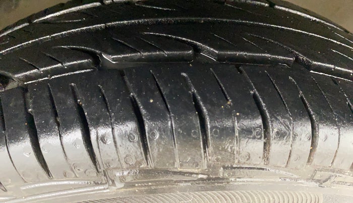 2016 Maruti Alto 800 LXI, Petrol, Manual, 92,232 km, Right Front Tyre Tread