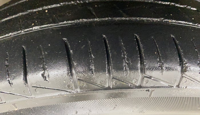 2016 Maruti Alto 800 LXI, Petrol, Manual, 92,232 km, Left Front Tyre Tread