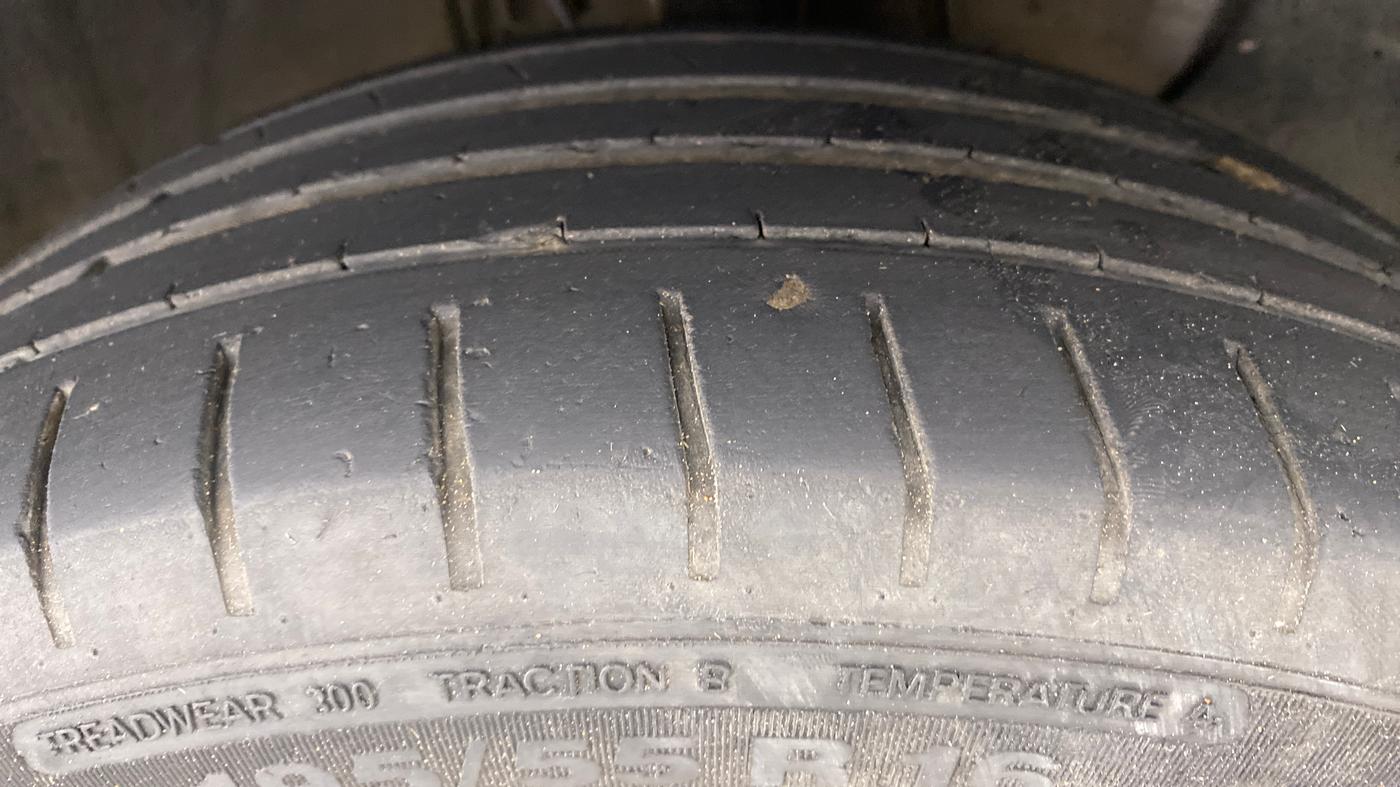 2019 Hyundai Elite i20 1.2  ASTA (O) CVT, Petrol, Automatic, 31,814 km, Right Front Tyre Tread