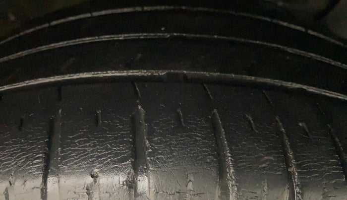 2016 Hyundai Elite i20 ASTA 1.2, Petrol, Manual, 86,584 km, Right Front Tyre Tread