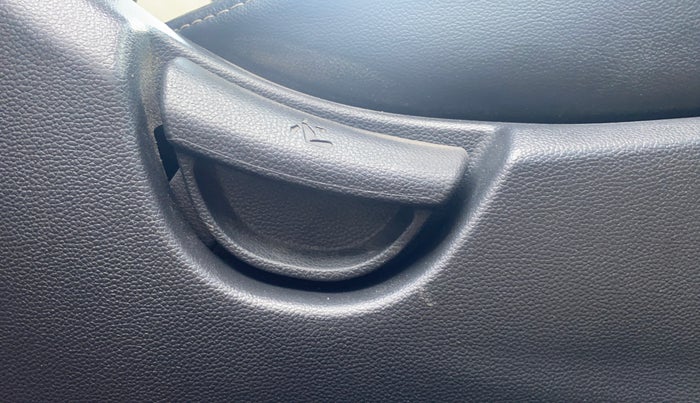 2019 Hyundai Grand i10 MAGNA 1.2 KAPPA VTVT, Petrol, Manual, 36,617 km, Driver Side Adjustment Panel