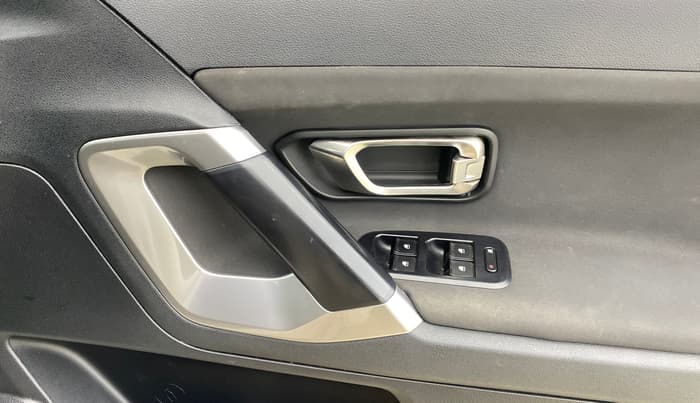 2021 Tata Harrier XT 2.0L KRYOTEC, Diesel, Manual, 61,606 km, Driver Side Door Panels Control