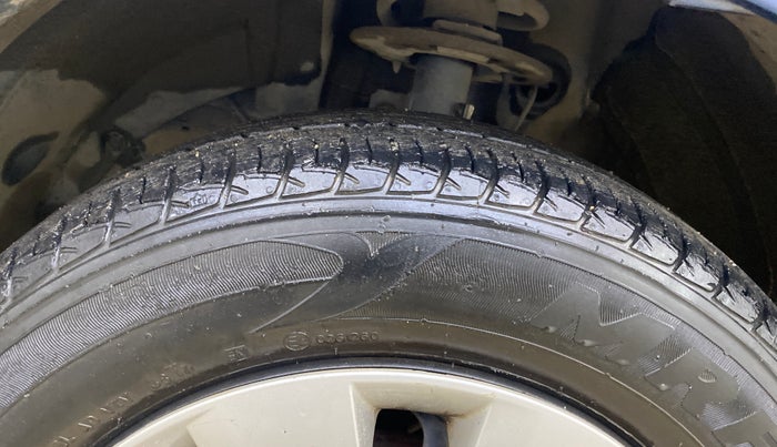 2017 Maruti Baleno DELTA PETROL 1.2, Petrol, Manual, 49,204 km, Left Front Tyre Tread