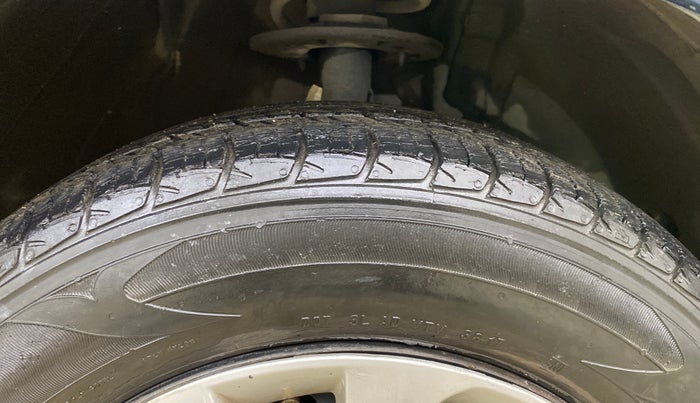 2017 Maruti Baleno DELTA PETROL 1.2, Petrol, Manual, 49,204 km, Right Front Tyre Tread