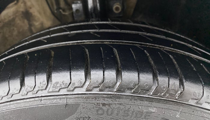 2017 Volkswagen Ameo COMFORTLINE 1.2L, CNG, Manual, 65,743 km, Right Front Tyre Tread