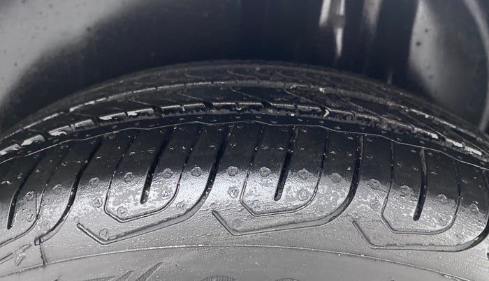 2017 Volkswagen Ameo COMFORTLINE 1.2L, CNG, Manual, 65,743 km, Left Rear Tyre Tread