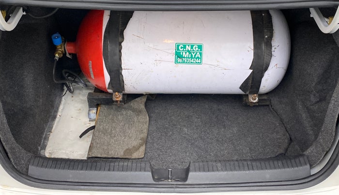 2017 Volkswagen Ameo COMFORTLINE 1.2L, CNG, Manual, 65,743 km, Boot Inside