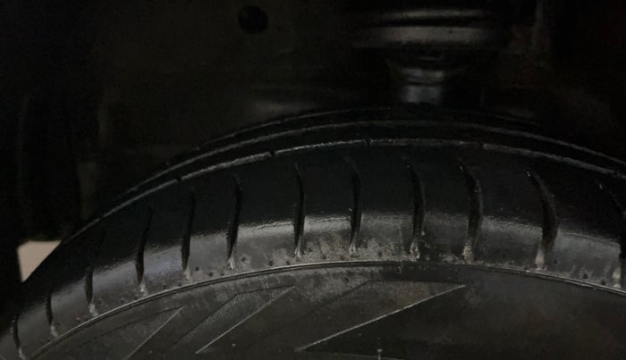 2014 Maruti Wagon R 1.0 VXI, Petrol, Manual, 69,356 km, Left Front Tyre Tread