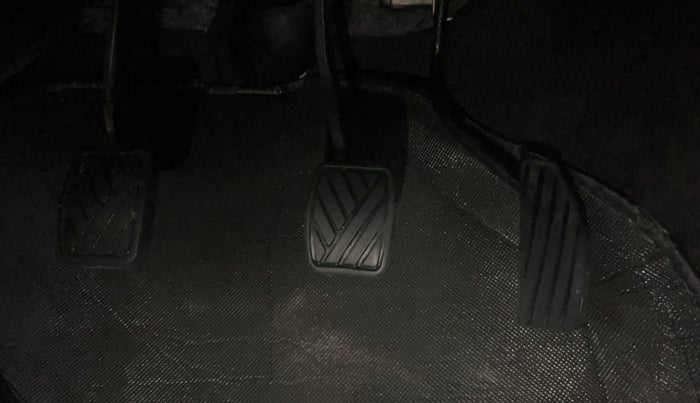 2014 Maruti Wagon R 1.0 VXI, Petrol, Manual, 69,356 km, Pedals