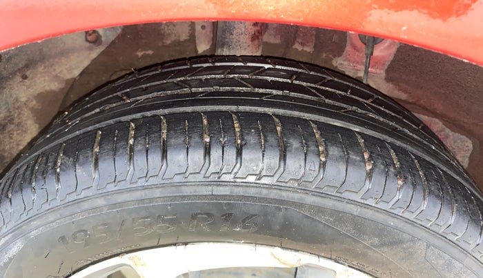 2016 Hyundai Elite i20 ASTA 1.2 (O), Petrol, Manual, 64,454 km, Right Rear Tyre Tread