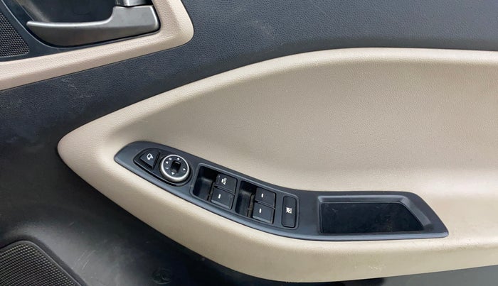 2016 Hyundai Elite i20 ASTA 1.2 (O), Petrol, Manual, 64,454 km, Driver Side Door Panels Control