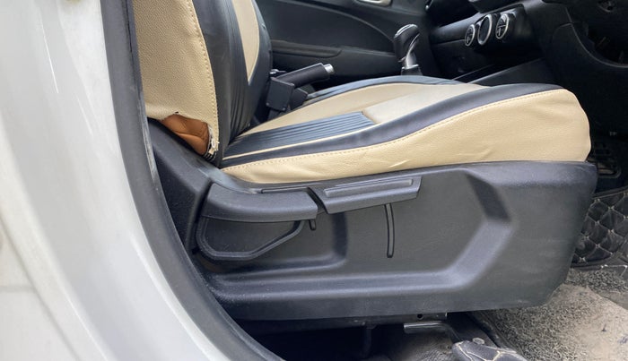 2019 Hyundai VENUE SX(O) 1.4 CRDI, Diesel, Manual, 72,133 km, Driver Side Adjustment Panel