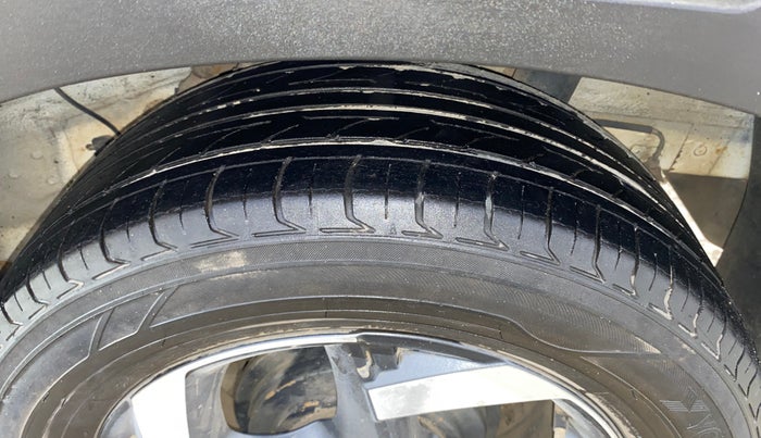 2019 Hyundai VENUE SX(O) 1.4 CRDI, Diesel, Manual, 72,133 km, Left Rear Tyre Tread