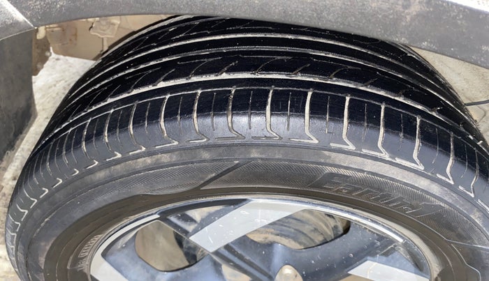 2019 Hyundai VENUE SX(O) 1.4 CRDI, Diesel, Manual, 72,133 km, Right Rear Tyre Tread