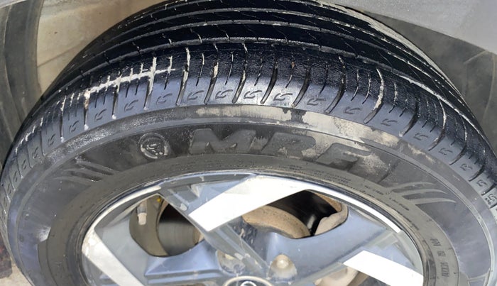 2019 Hyundai VENUE SX(O) 1.4 CRDI, Diesel, Manual, 72,133 km, Right Front Tyre Tread