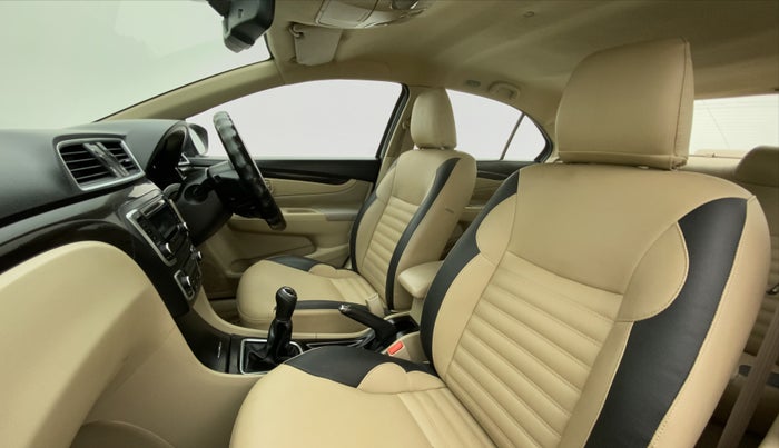 2015 Maruti Ciaz ZDI SHVS, Diesel, Manual, 83,846 km, Right Side Front Door Cabin