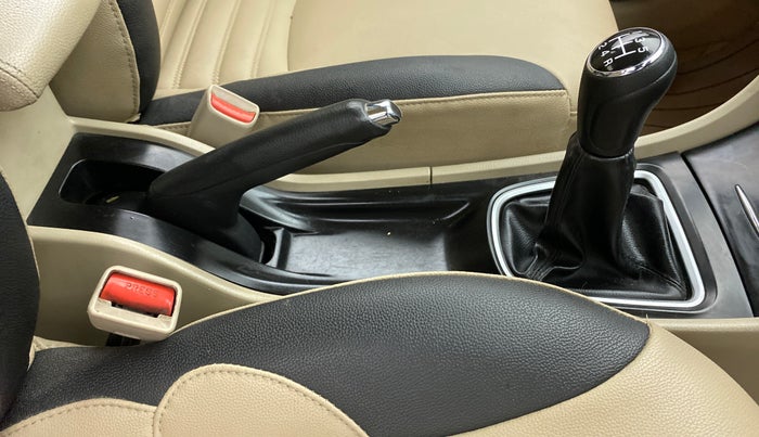 2015 Maruti Ciaz ZDI SHVS, Diesel, Manual, 83,846 km, Gear Lever