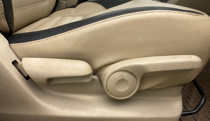 2015 Maruti Ciaz ZDI SHVS, Diesel, Manual, 83,846 km, Driver Side Adjustment Panel