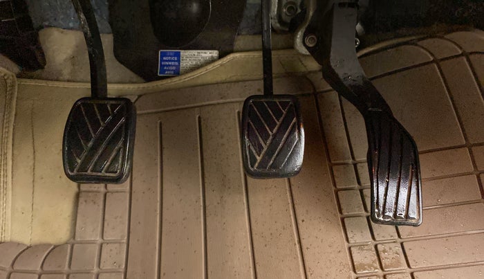 2015 Maruti Ciaz ZDI SHVS, Diesel, Manual, 83,846 km, Pedals