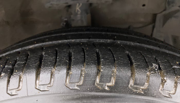 2015 Maruti Ciaz ZDI SHVS, Diesel, Manual, 83,846 km, Right Front Tyre Tread