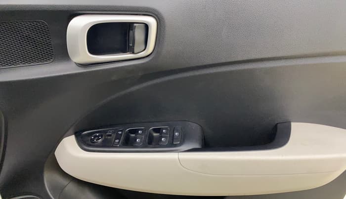 2023 Hyundai VENUE S(O) 1.2, Petrol, Manual, 39,081 km, Driver Side Door Panels Control