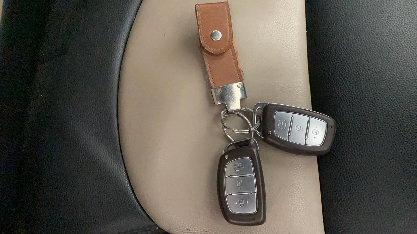 2018 Hyundai Creta SX PLUS 1.6 PETROL, Petrol, Manual, 1,08,112 km, Key Close Up