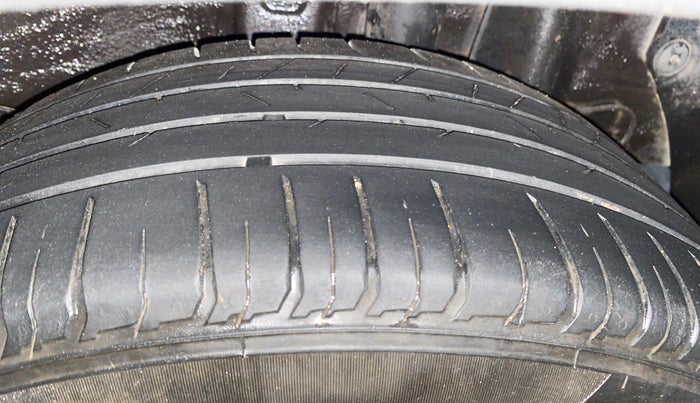 2021 KIA SONET HTK PLUS 1.0 IMT, Petrol, Manual, 91,610 km, Left Rear Tyre Tread