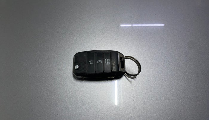 2021 KIA SONET HTK PLUS 1.0 IMT, Petrol, Manual, 91,610 km, Key Close Up