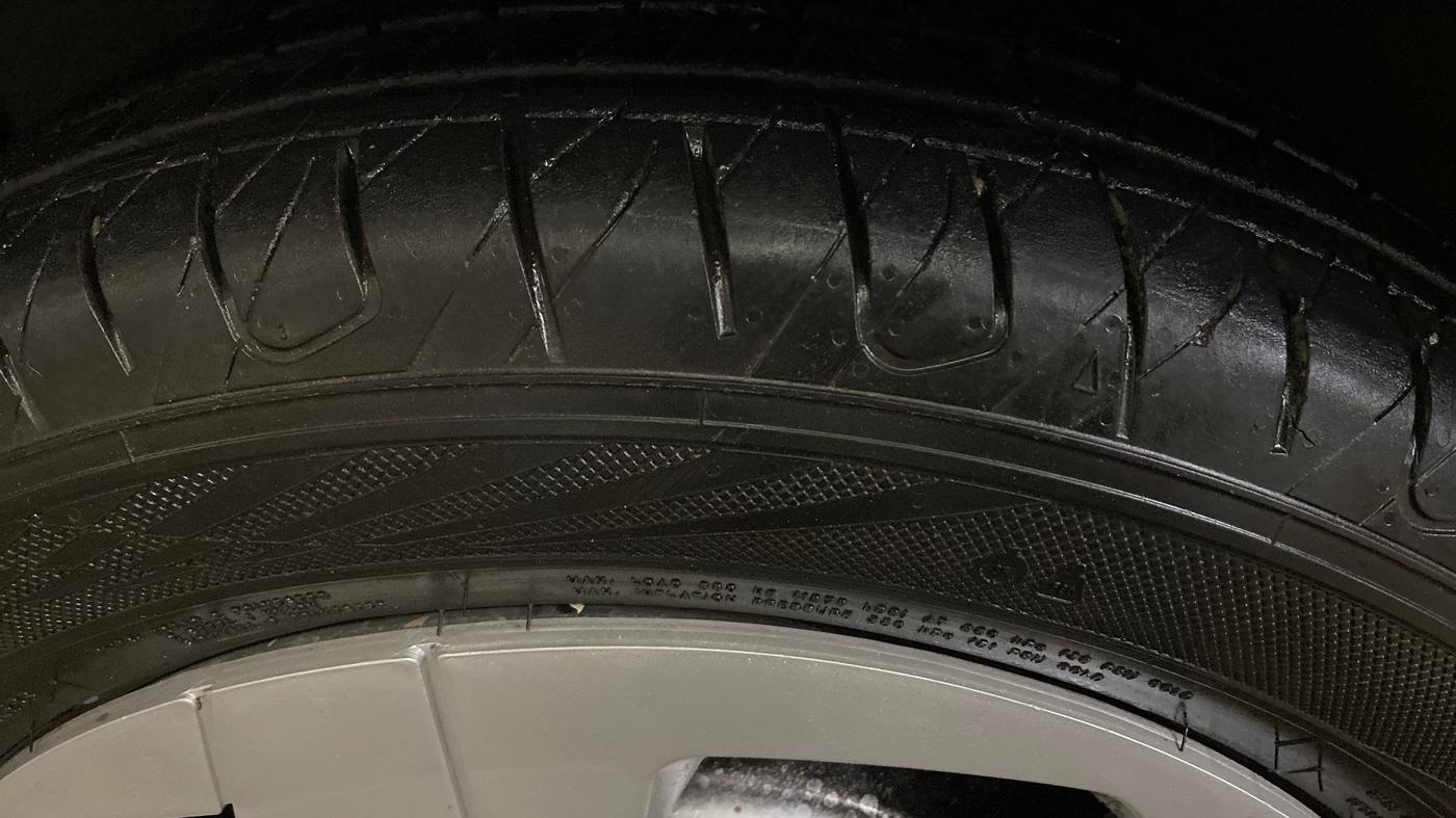 2021 Nissan MAGNITE XE, Petrol, Manual, 69,513 km, Left Front Tyre Tread