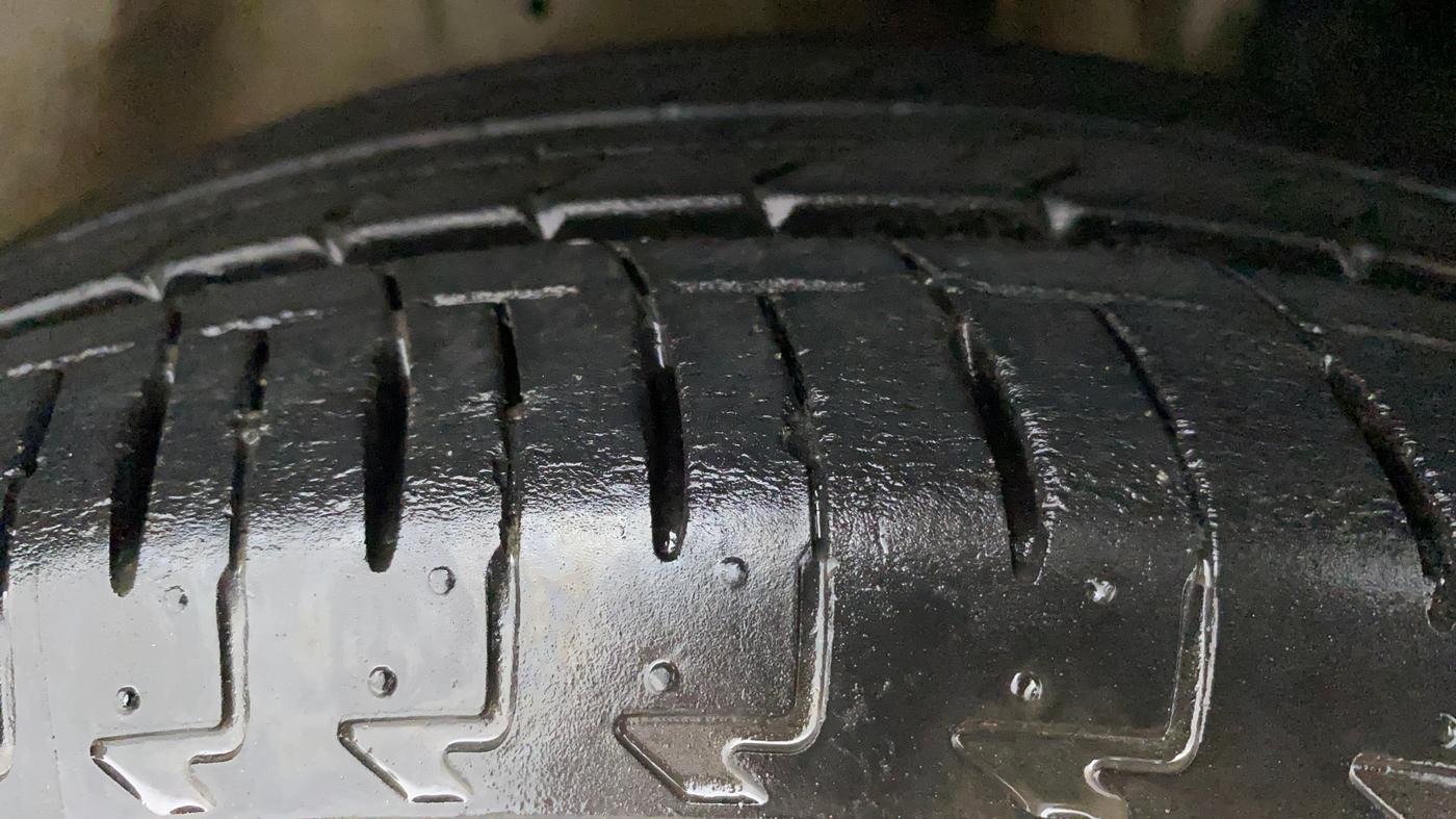 2018 Maruti IGNIS DELTA 1.2 AMT, Petrol, Automatic, 36,771 km, Right Front Tyre Tread