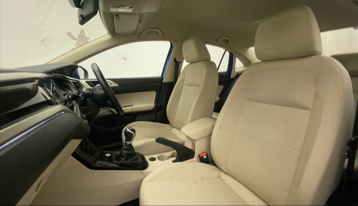 2022 Volkswagen VIRTUS HIGHLINE TSI 1.0 MT, Petrol, Manual, 15,668 km, Right Side Front Door Cabin