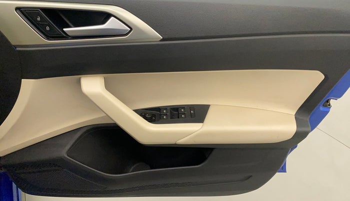 2022 Volkswagen VIRTUS HIGHLINE TSI 1.0 MT, Petrol, Manual, 15,668 km, Driver Side Door Panels Control