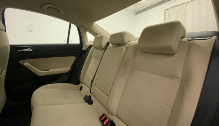 2022 Volkswagen VIRTUS HIGHLINE TSI 1.0 MT, Petrol, Manual, 15,668 km, Right Side Rear Door Cabin