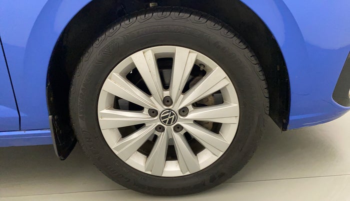 2022 Volkswagen VIRTUS HIGHLINE TSI 1.0 MT, Petrol, Manual, 15,668 km, Right Front Wheel