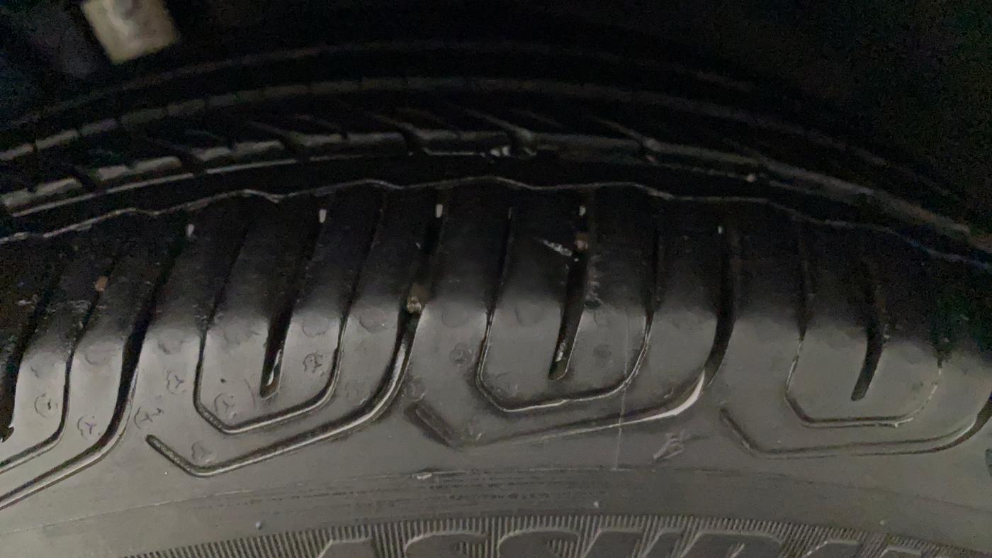 2022 Volkswagen VIRTUS HIGHLINE TSI 1.0 MT, Petrol, Manual, 15,668 km, Left Front Tyre Tread