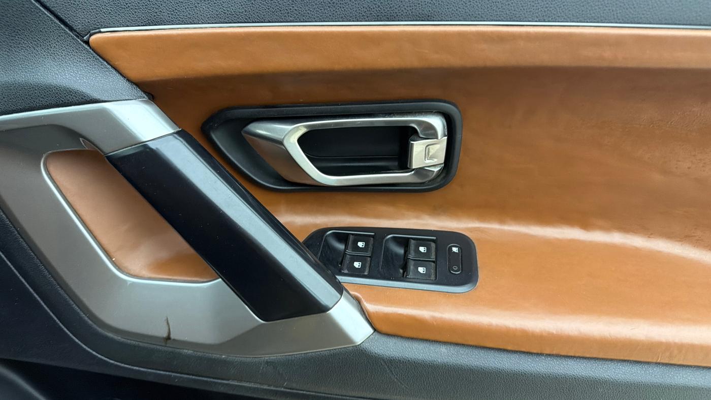 2023 Tata Harrier XT PLUS 2.0L KRYOTEC, Diesel, Manual, 59,702 km, Driver Side Door Panels Control