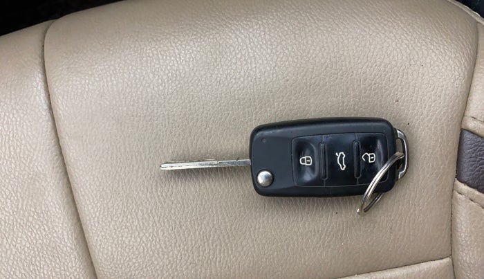 2017 Volkswagen Polo HIGHLINE1.2L, Petrol, Manual, 67,745 km, Key Close Up