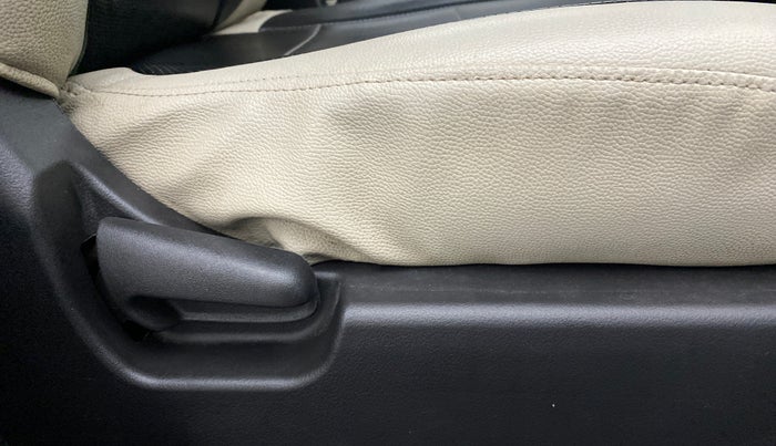 2018 Maruti Wagon R 1.0 VXI, Petrol, Manual, 36,049 km, Driver Side Adjustment Panel