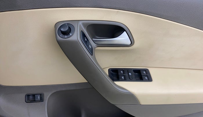 2016 Volkswagen Vento HIGHLINE 1.6 MPI, Petrol, Manual, 1,02,598 km, Driver Side Door Panels Control