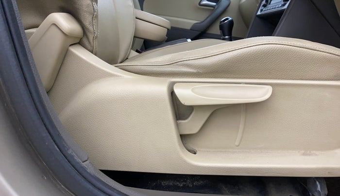 2016 Volkswagen Vento HIGHLINE 1.6 MPI, Petrol, Manual, 1,02,598 km, Driver Side Adjustment Panel