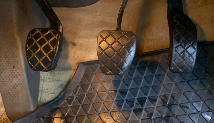 2016 Volkswagen Vento HIGHLINE 1.6 MPI, Petrol, Manual, 1,02,598 km, Pedals