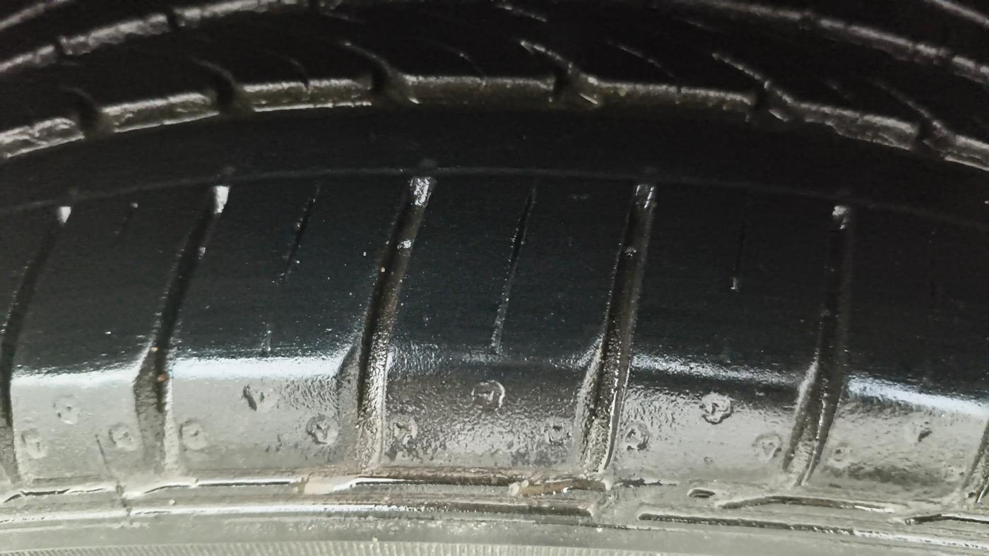 2022 Maruti Baleno ALPHA PETROL 1.2, Petrol, Manual, 99,190 km, Right Front Tyre Tread