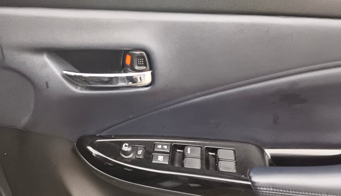 2022 Maruti Baleno ALPHA PETROL 1.2, Petrol, Manual, 99,190 km, Driver Side Door Panels Control