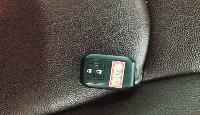 2022 Maruti Baleno ALPHA PETROL 1.2, Petrol, Manual, 99,190 km, Key Close Up