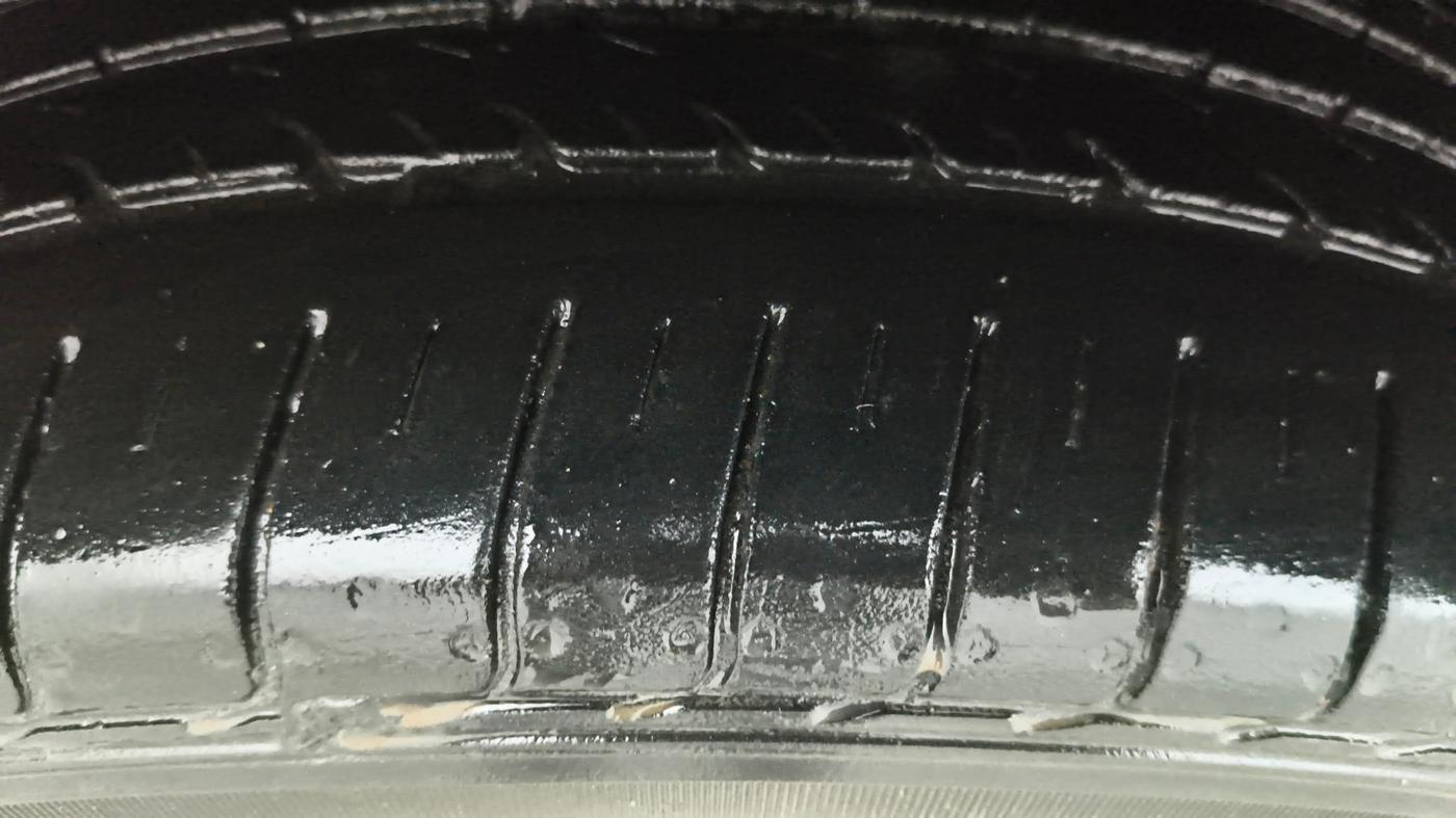 2022 Maruti Baleno ALPHA PETROL 1.2, Petrol, Manual, 99,190 km, Left Front Tyre Tread